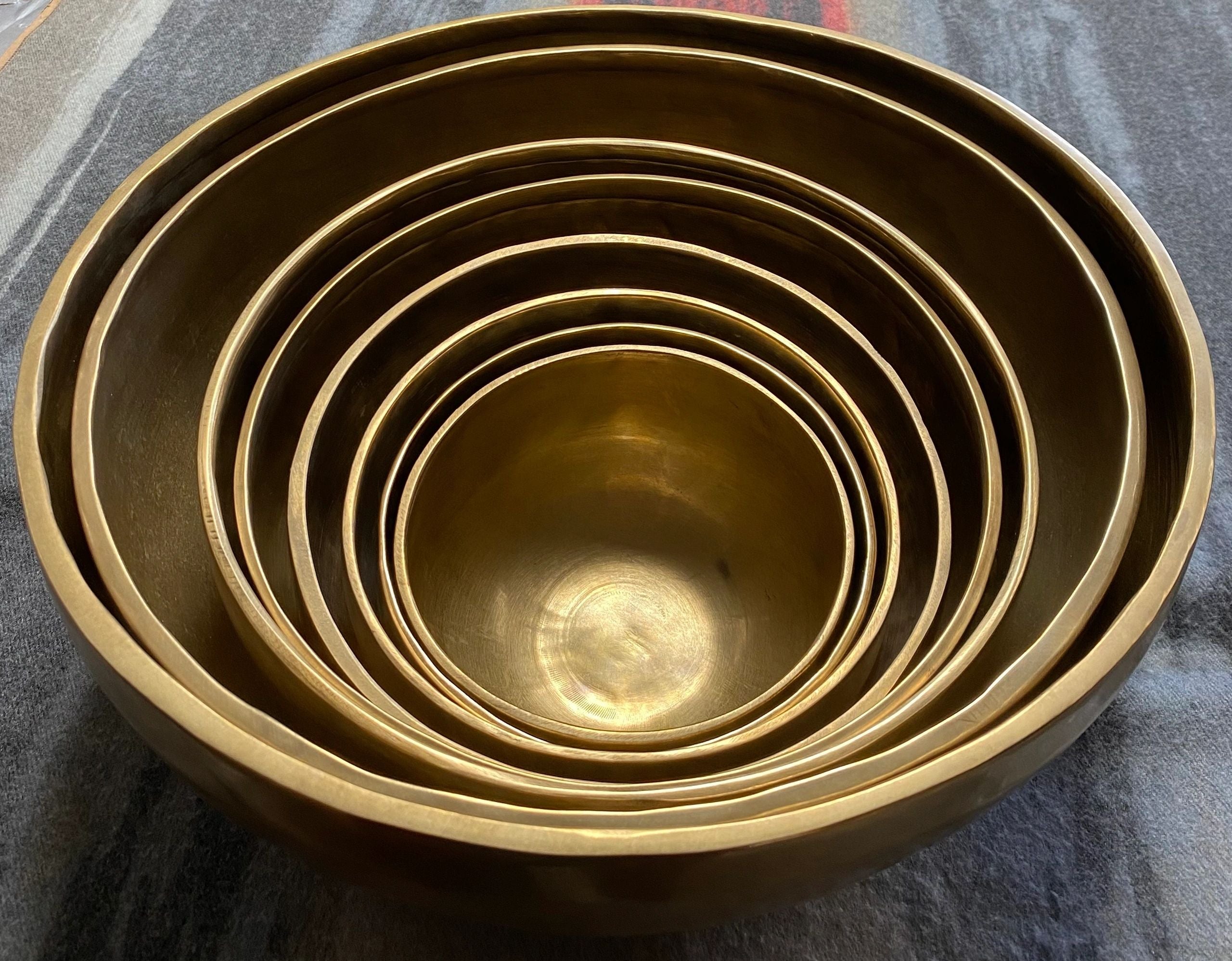 Himalayan Singing Bowl LG (18-19 cm) and Double ended Wand